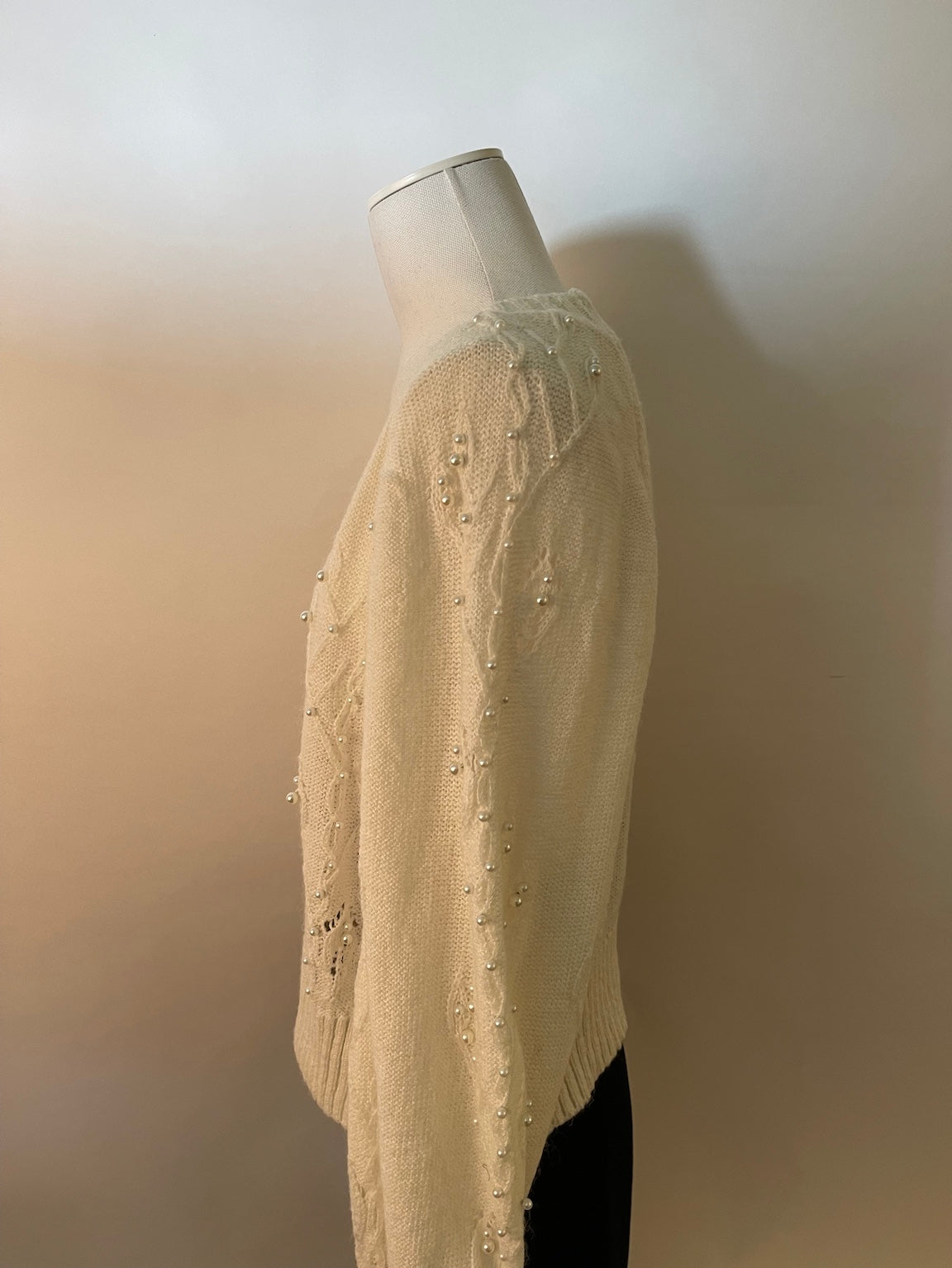 Strickjacke mit Perlen