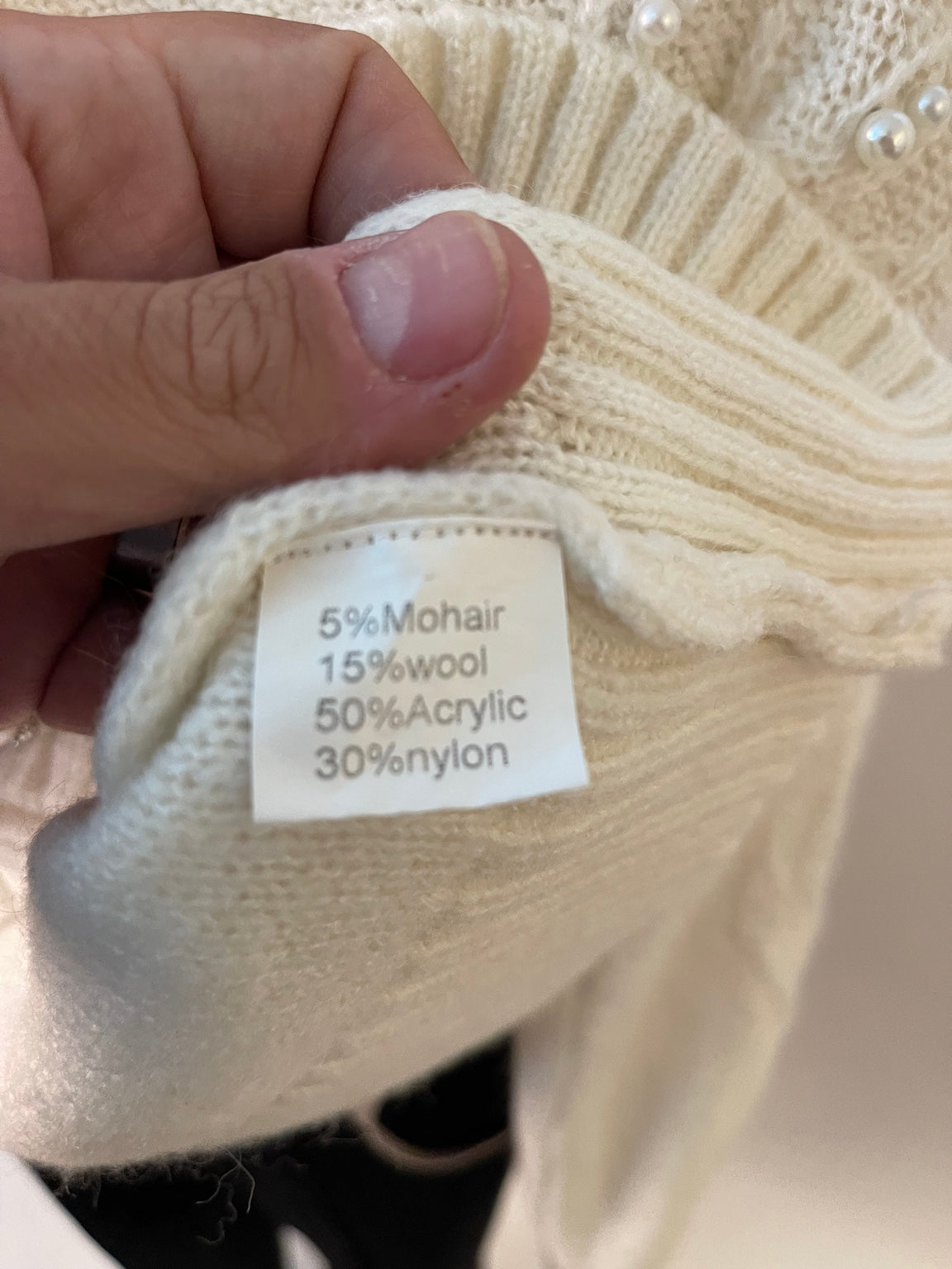 Strickjacke mit Perlen
