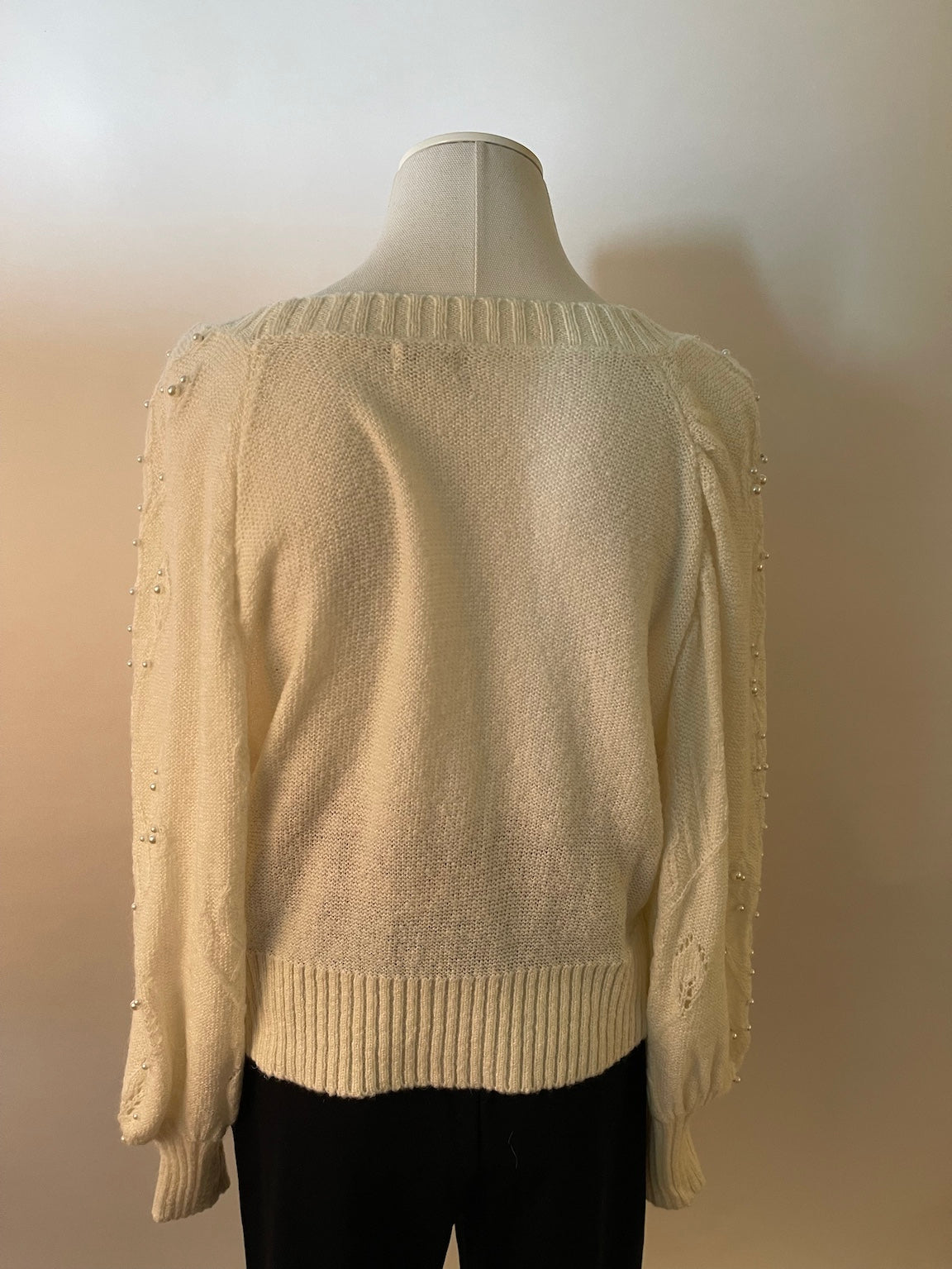 Strickjacke mit Perlen