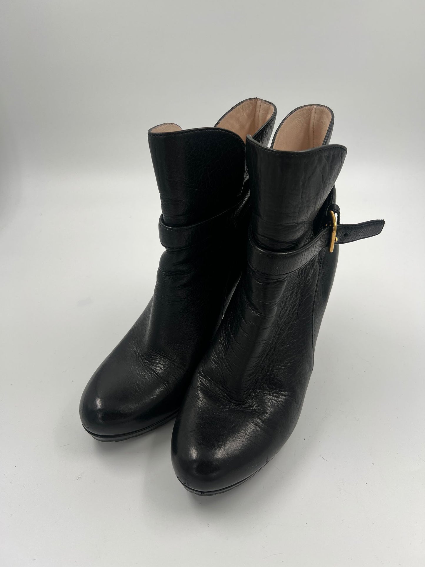 Heels mit goldiger Schnalle