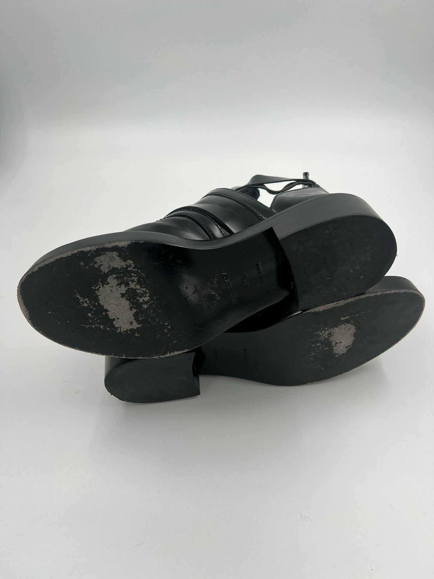 Stiefeletten mit goldigen Schnallen