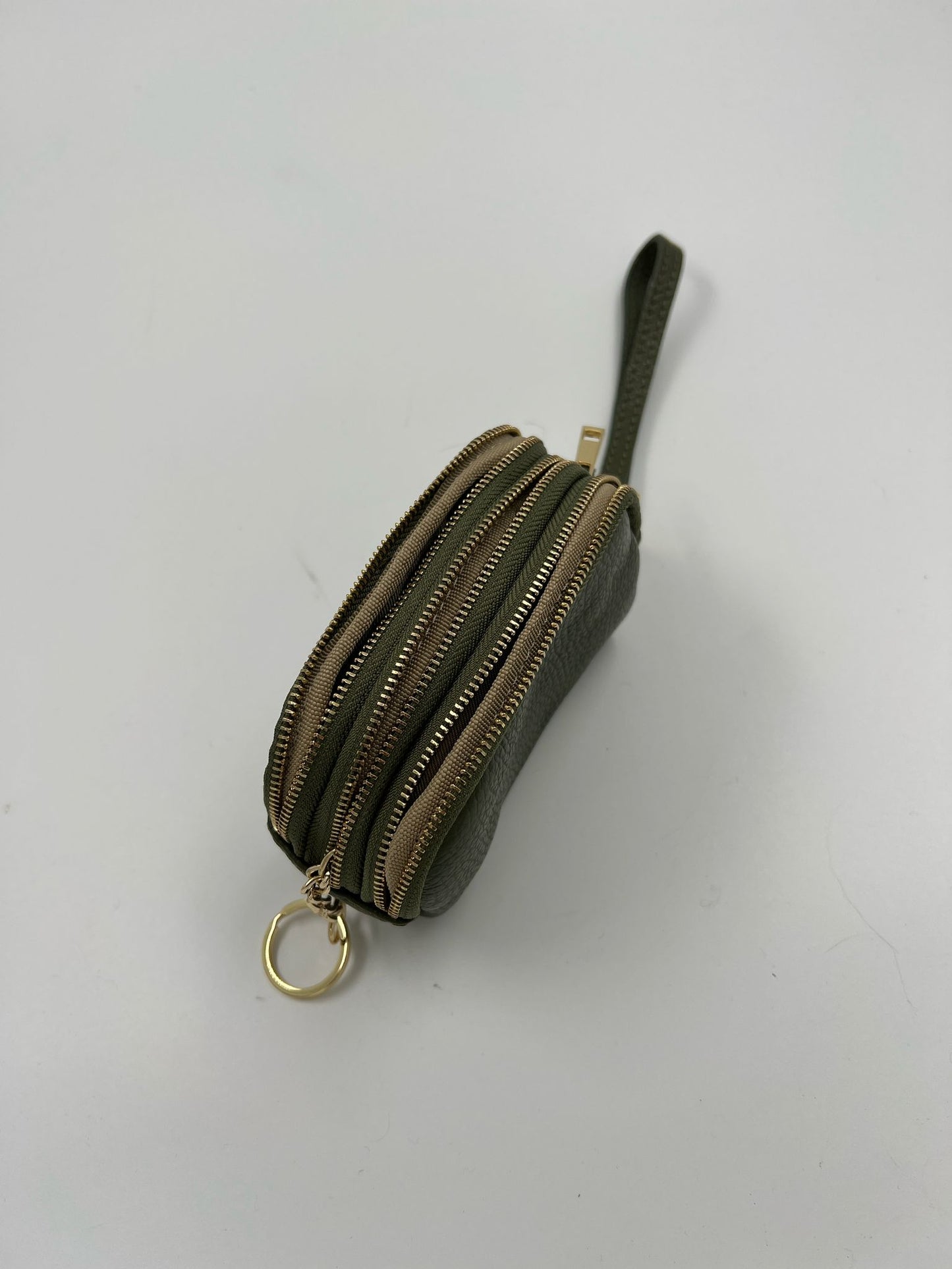 Tasche mit 3 Reissverschlüssen