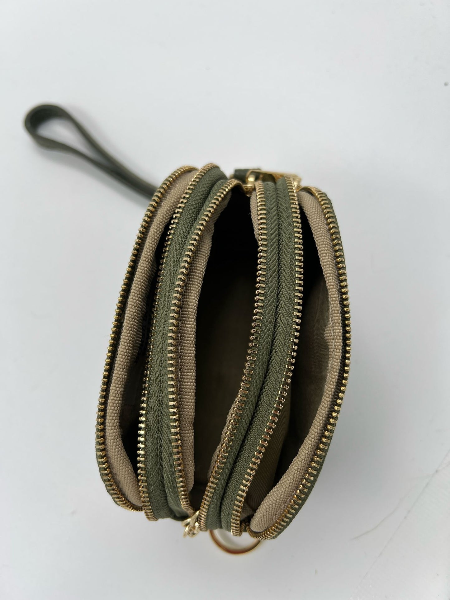 Tasche mit 3 Reissverschlüssen