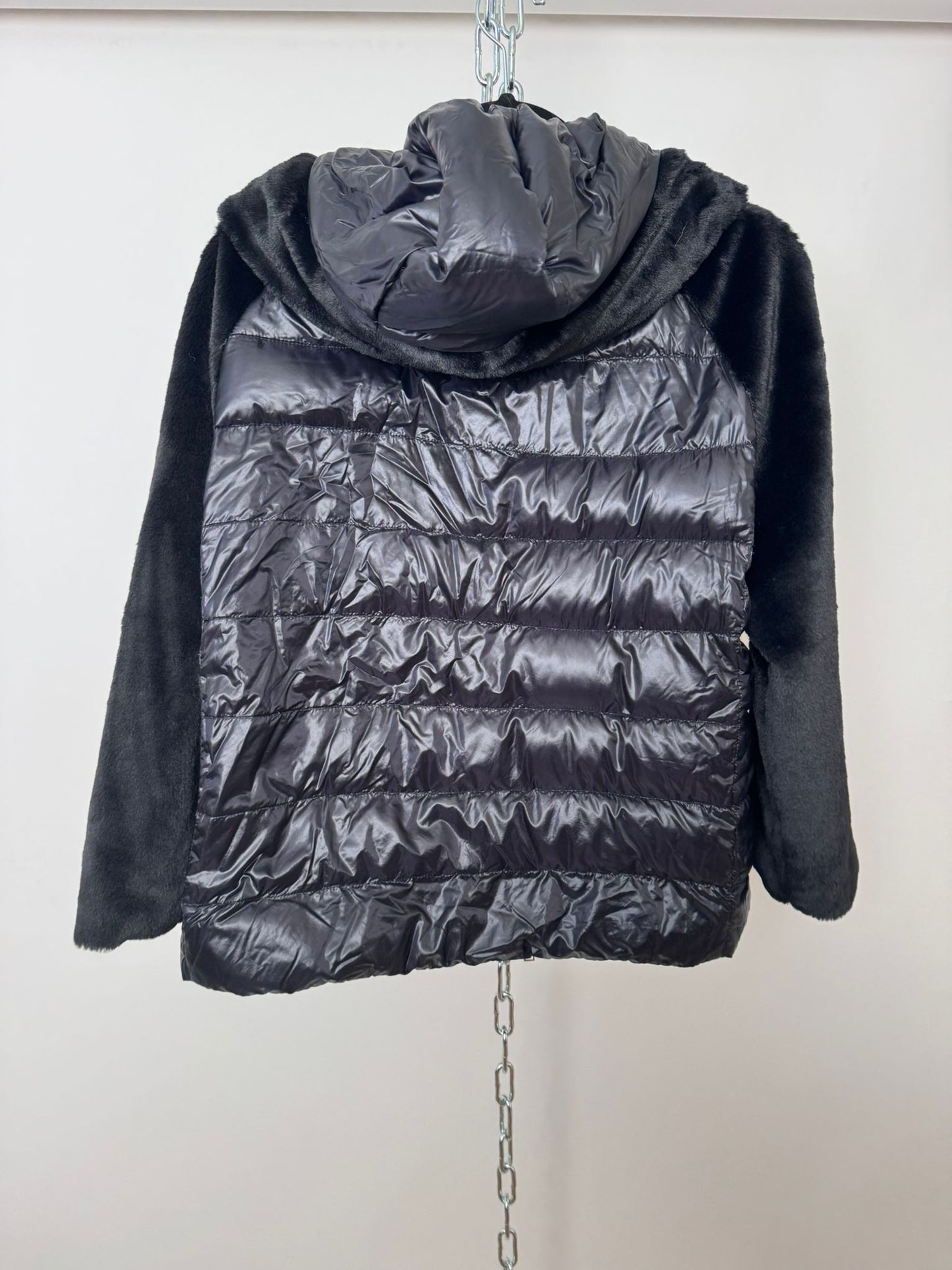 Jacke mit Fellärmeln