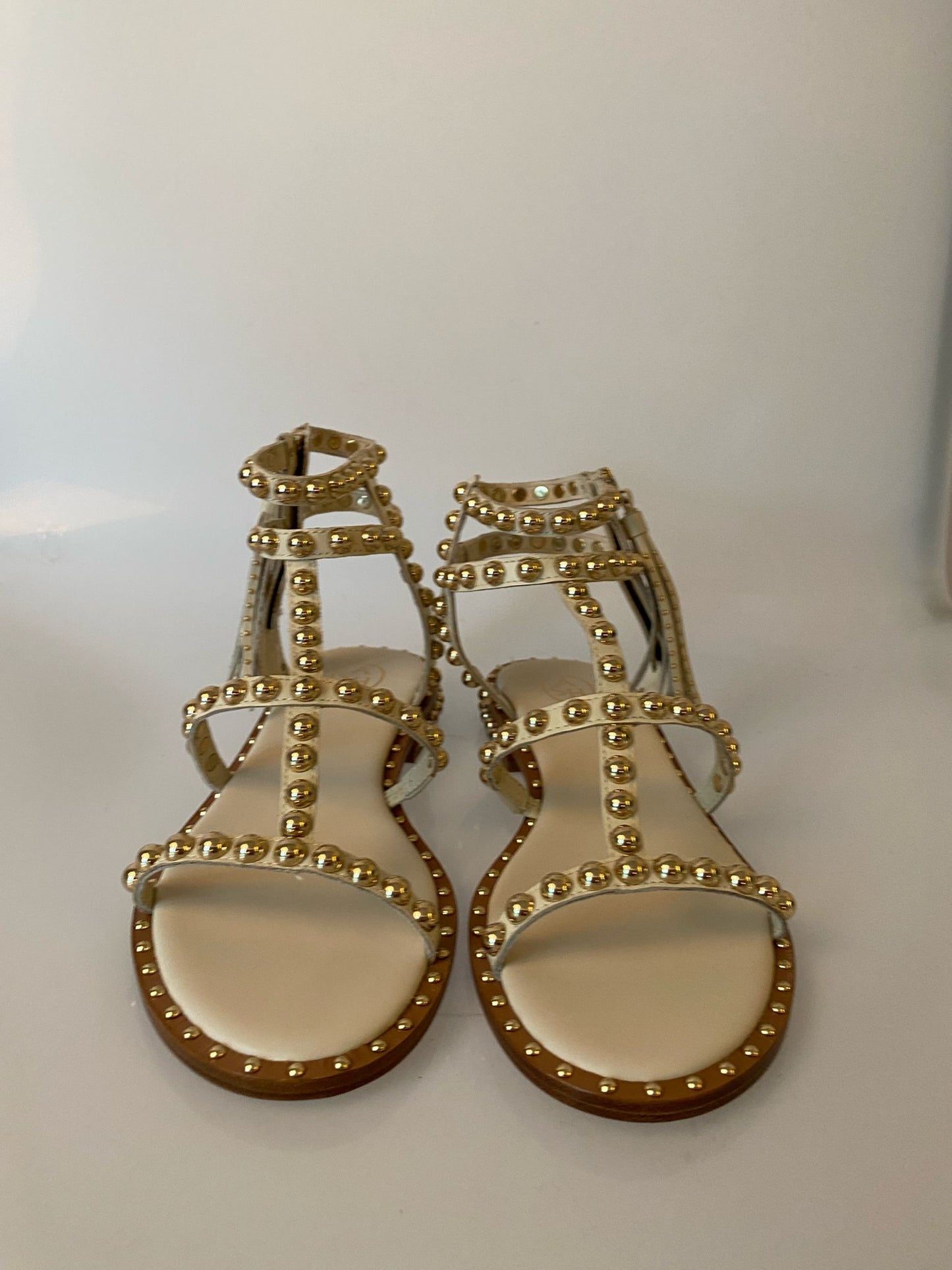 Sandalen mit Nieten