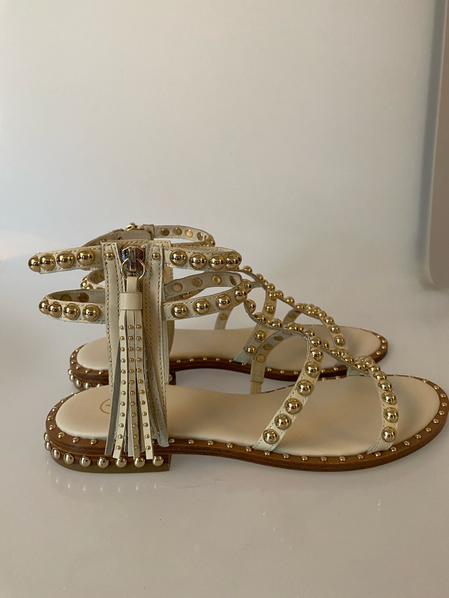 Sandalen mit Nieten