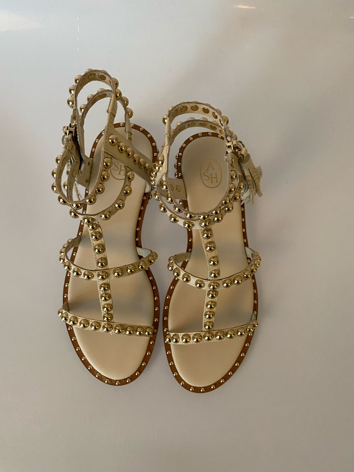 Sandalen mit Nieten