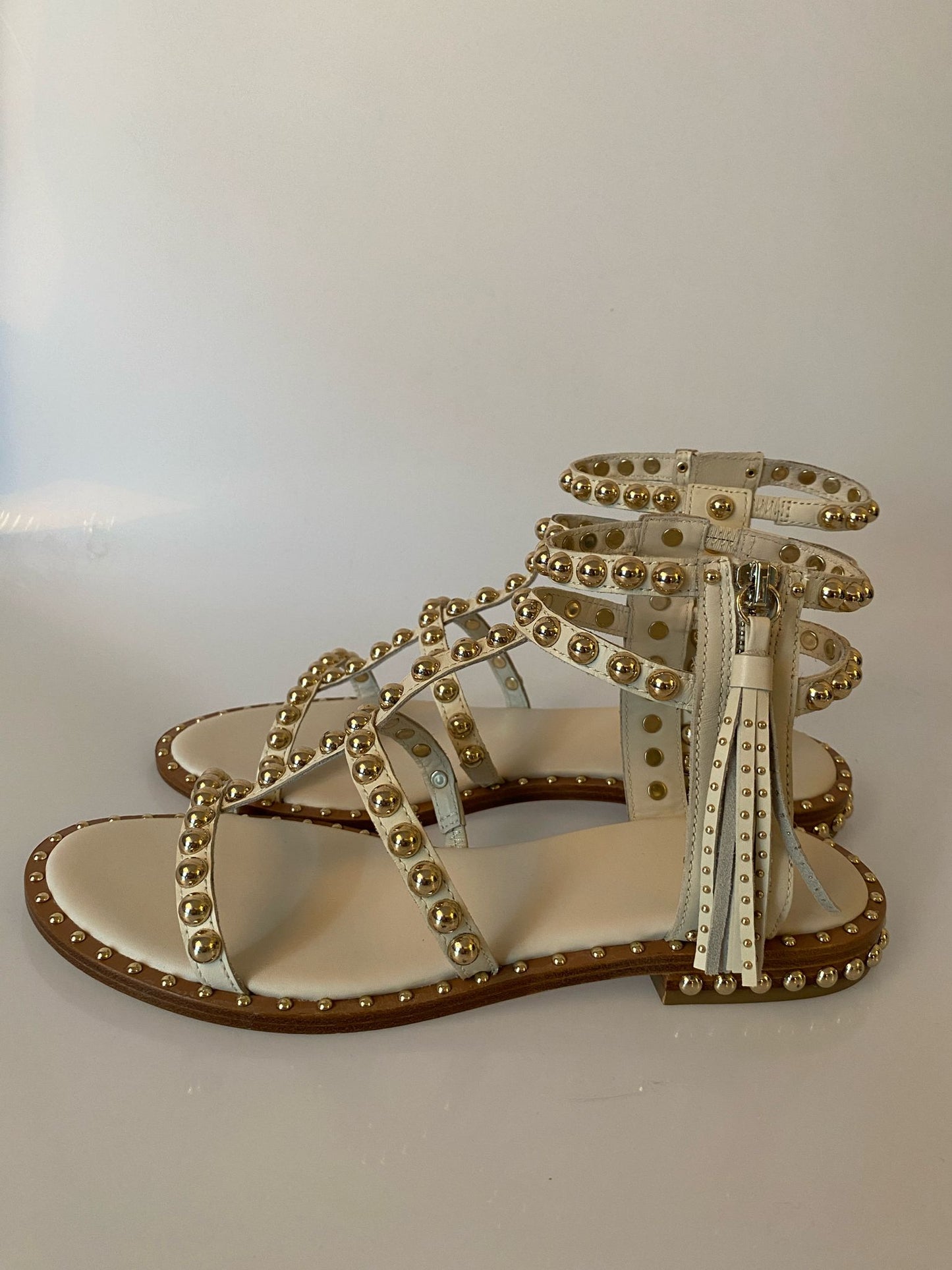Sandalen mit Nieten