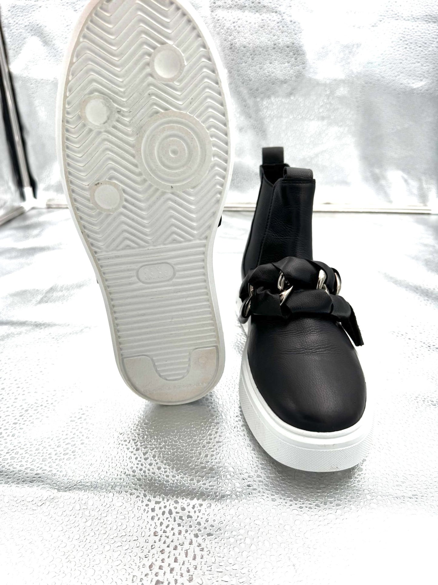 Stiefeletten / Sneakers