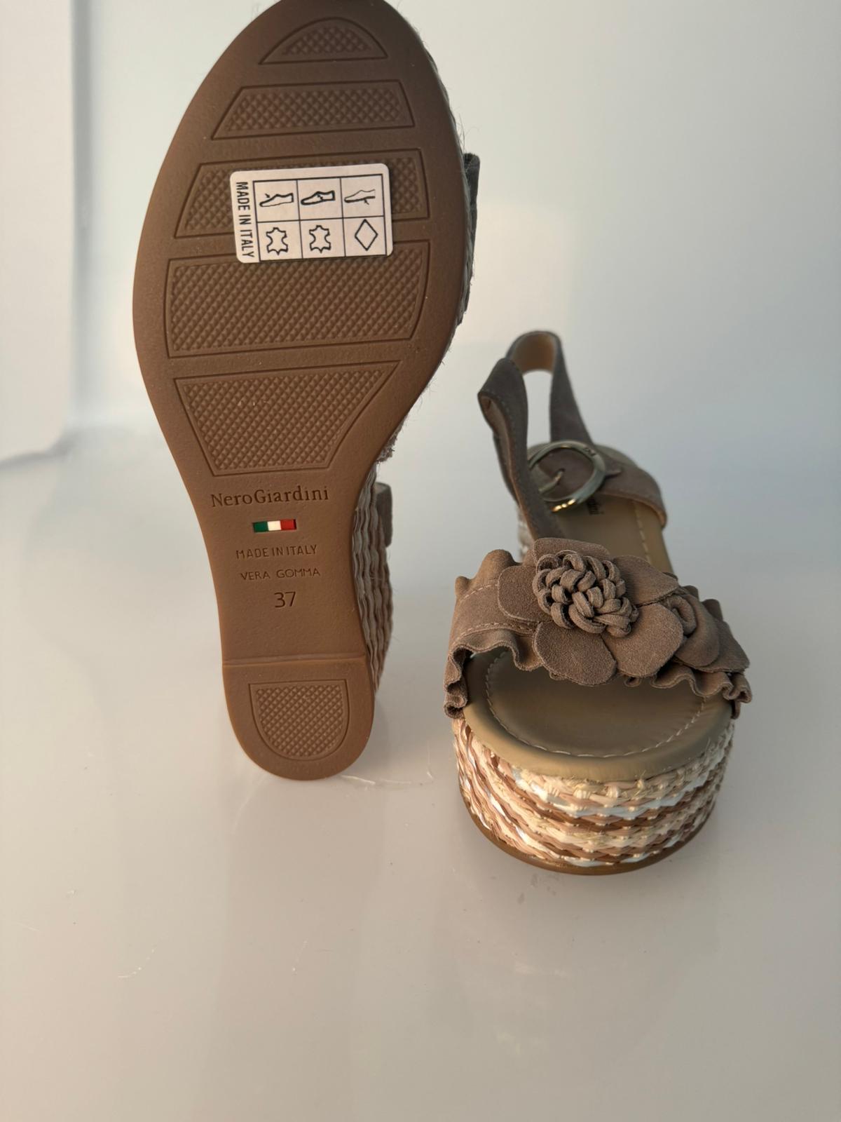 Plateau Sandalen