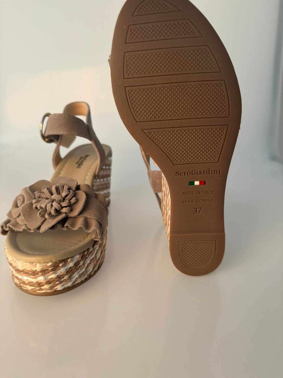 Plateau Sandalen