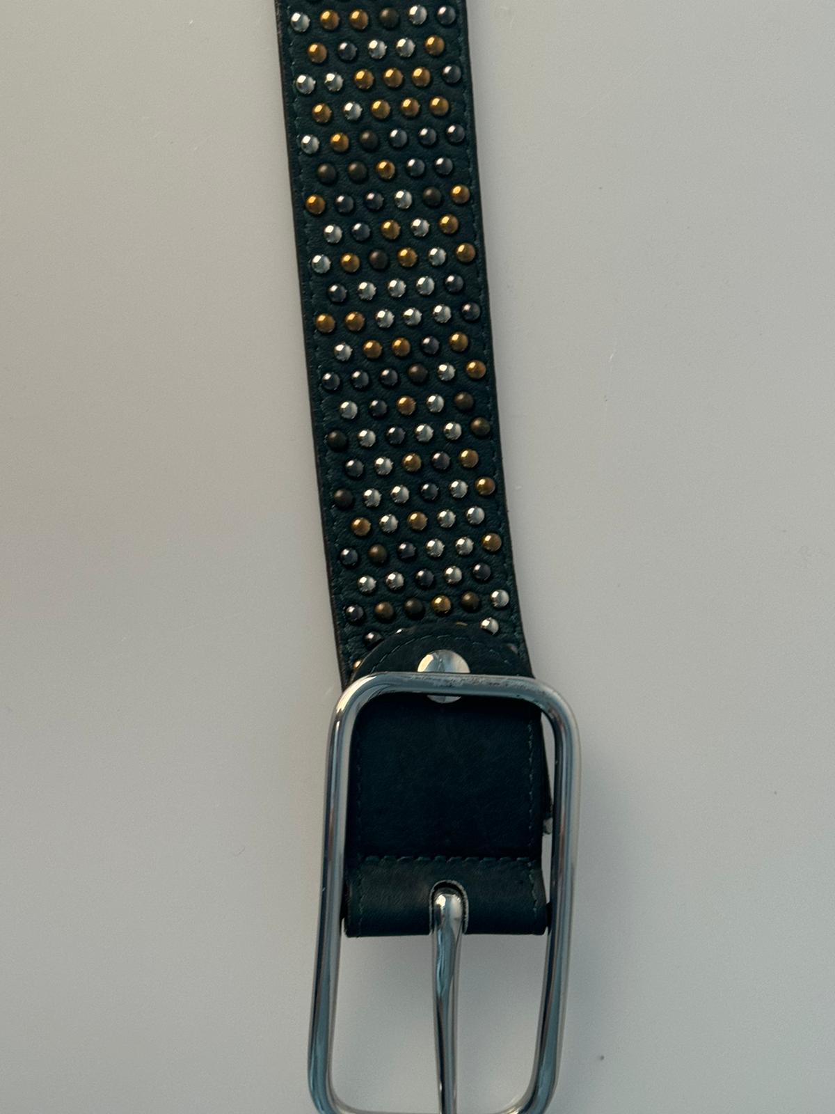 Gürtel mit Nieten