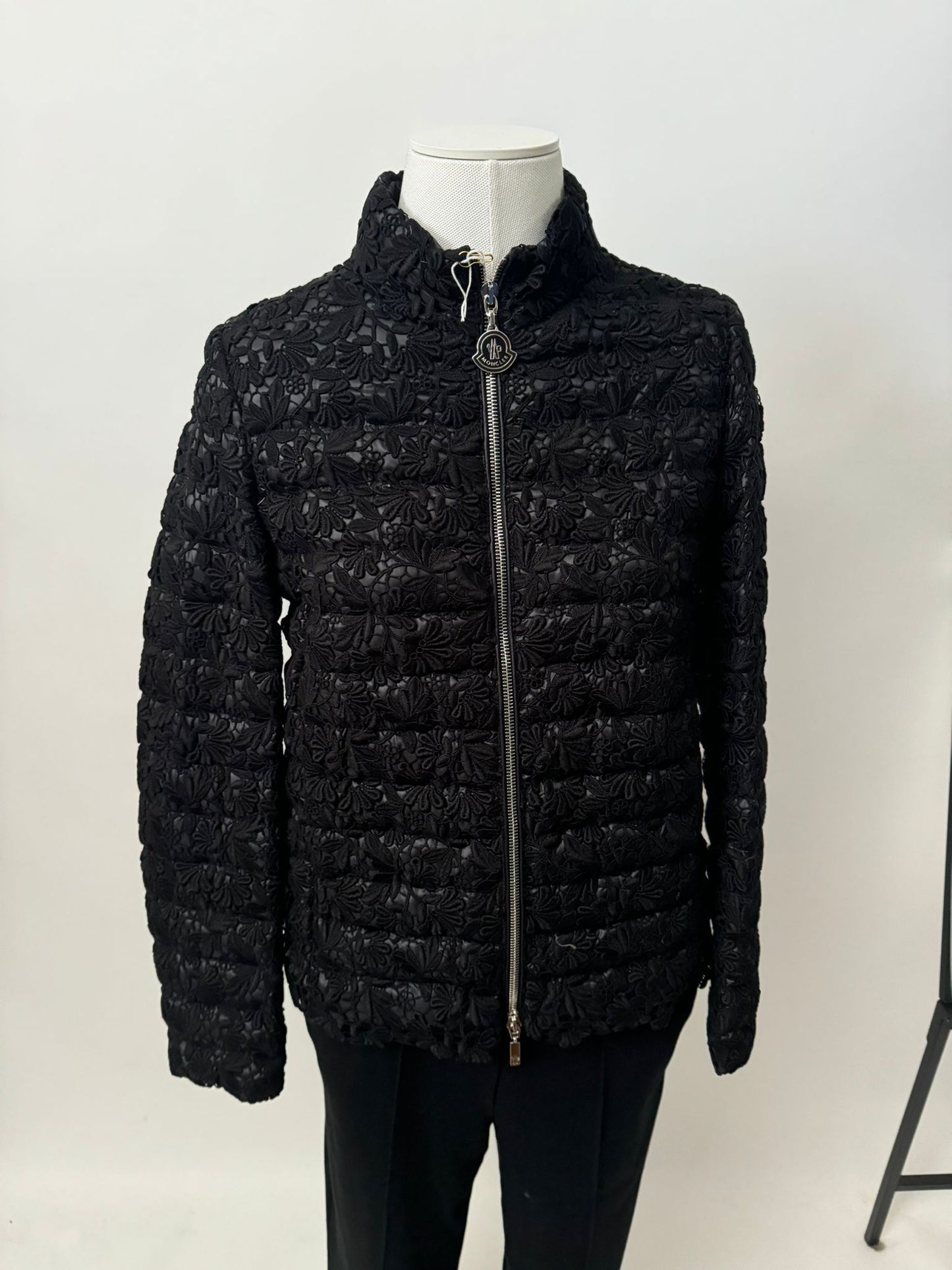 Daunenjacke mit Spitzen