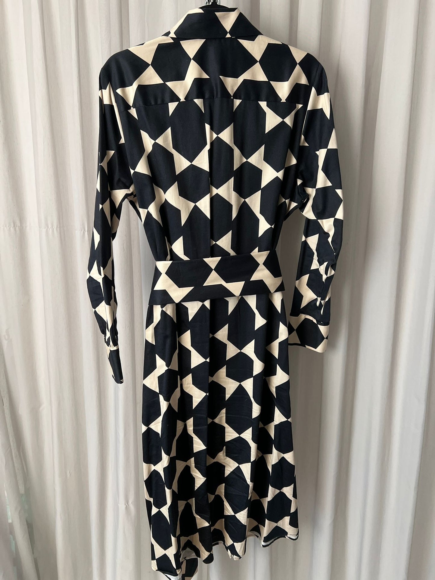 Kleid mit Gürtel