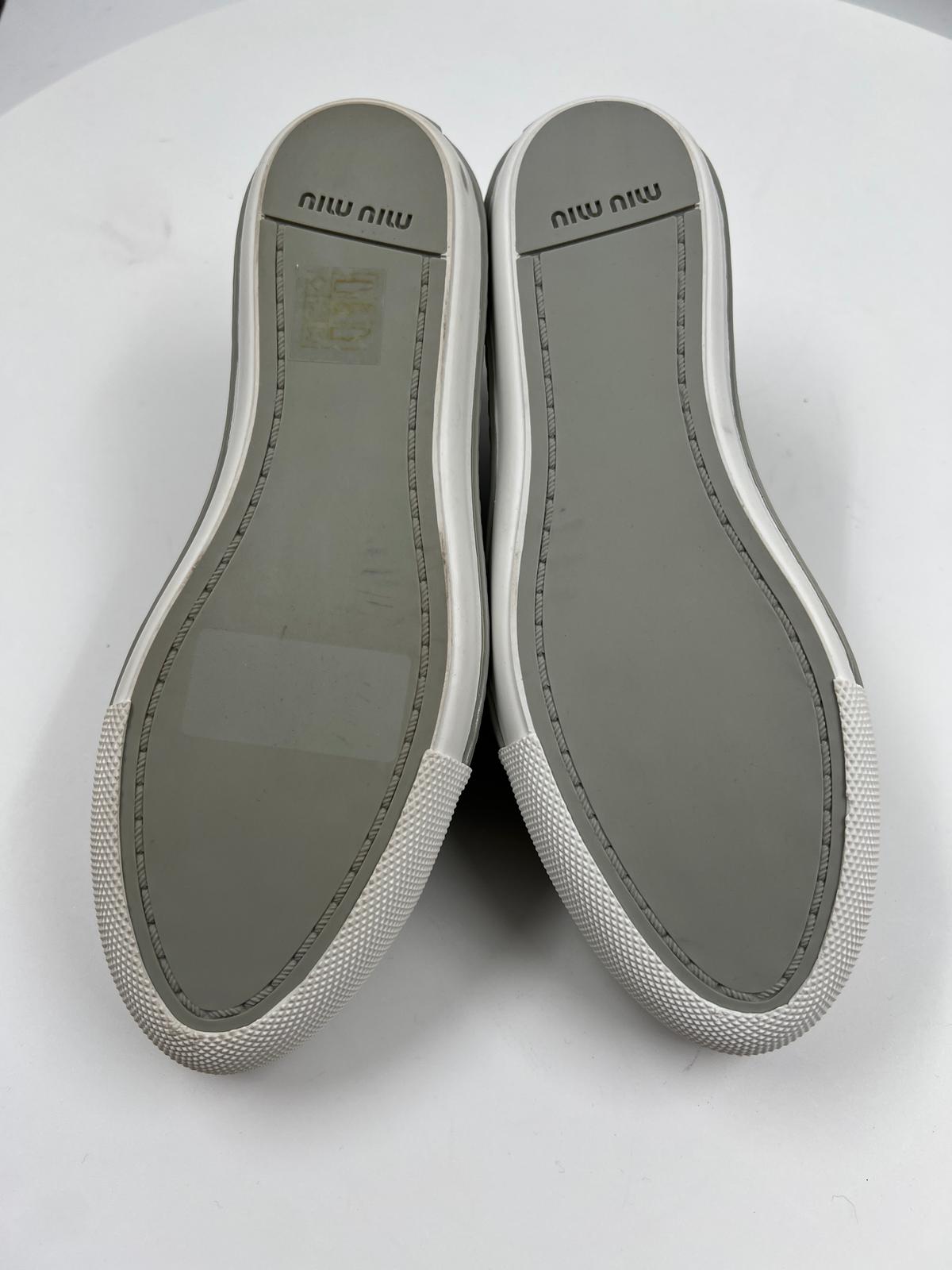 Sneakers Lack mit silbriger Spitze