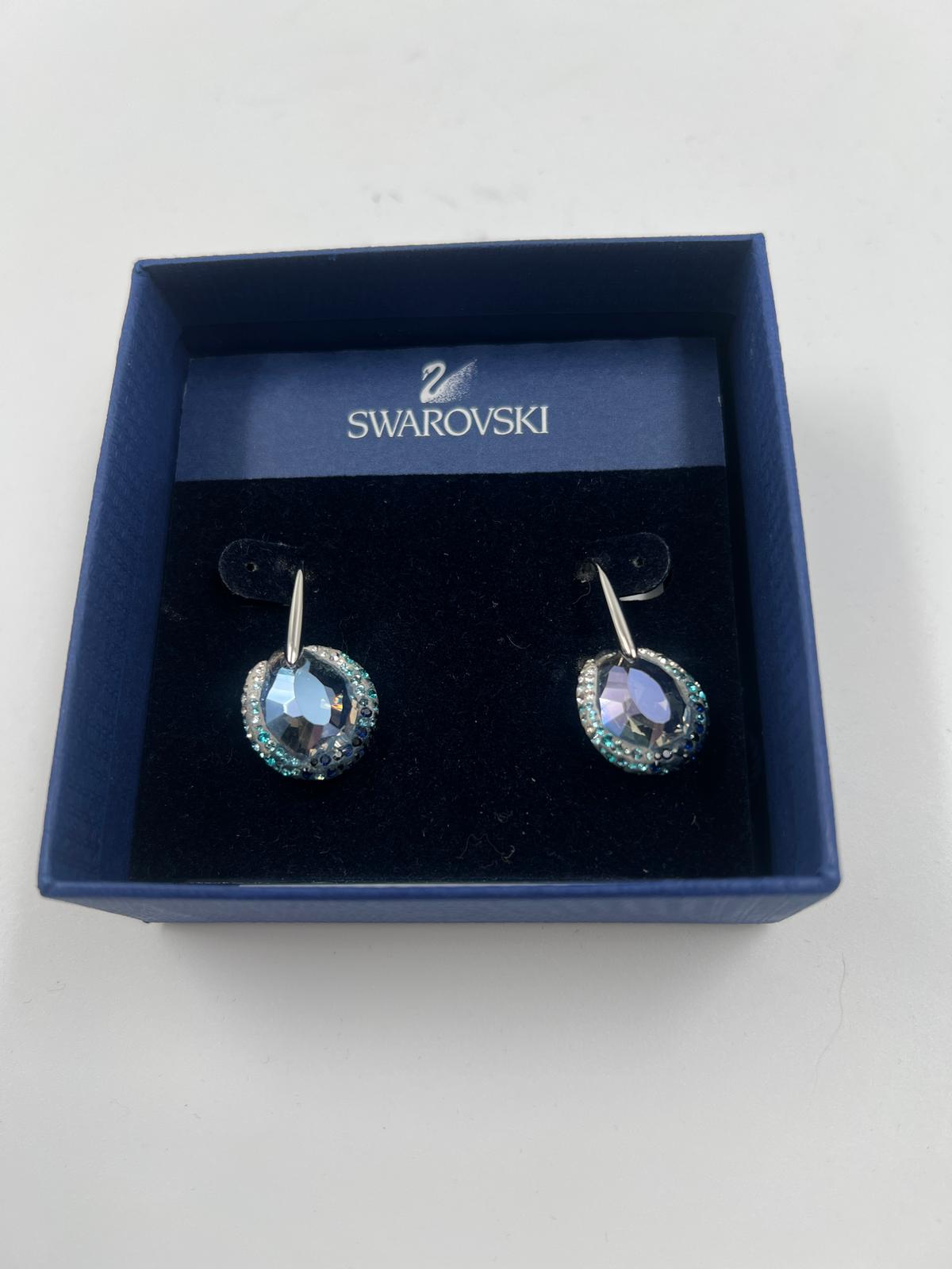 Ohrringe mit Steinen