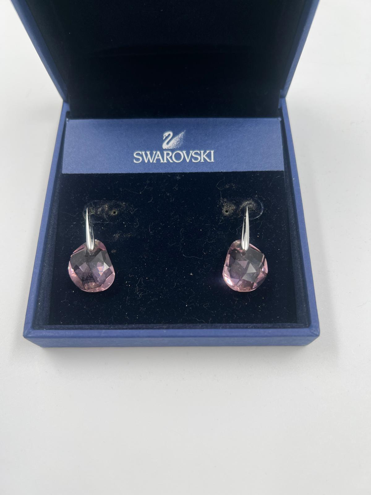 Ohrringe mit lila Stein