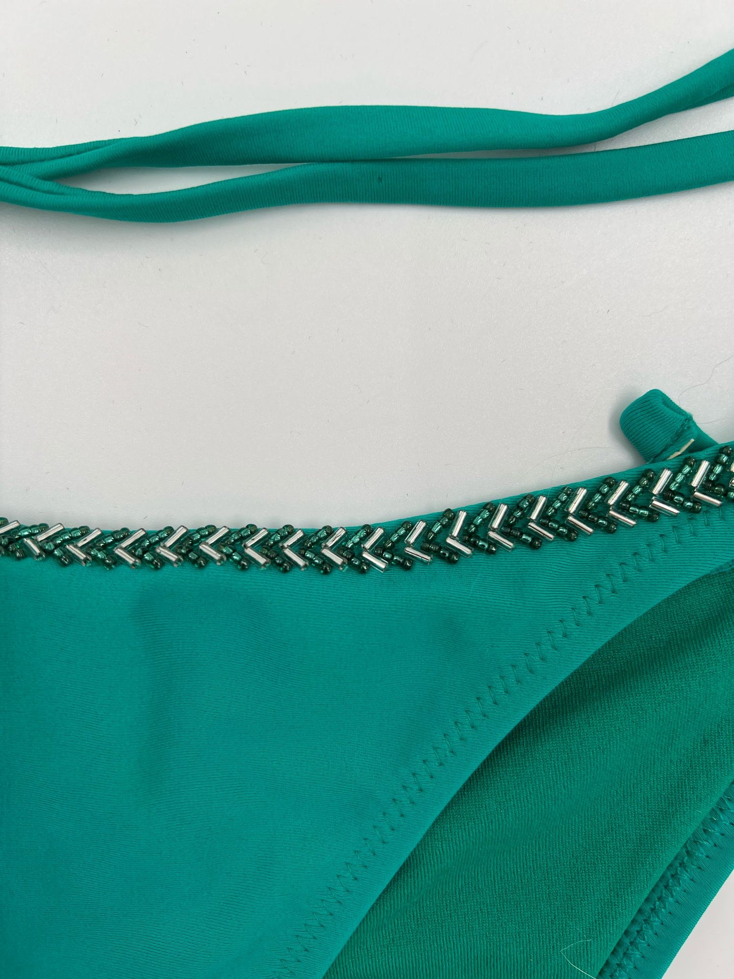 Bikini mit Perlen bestickt