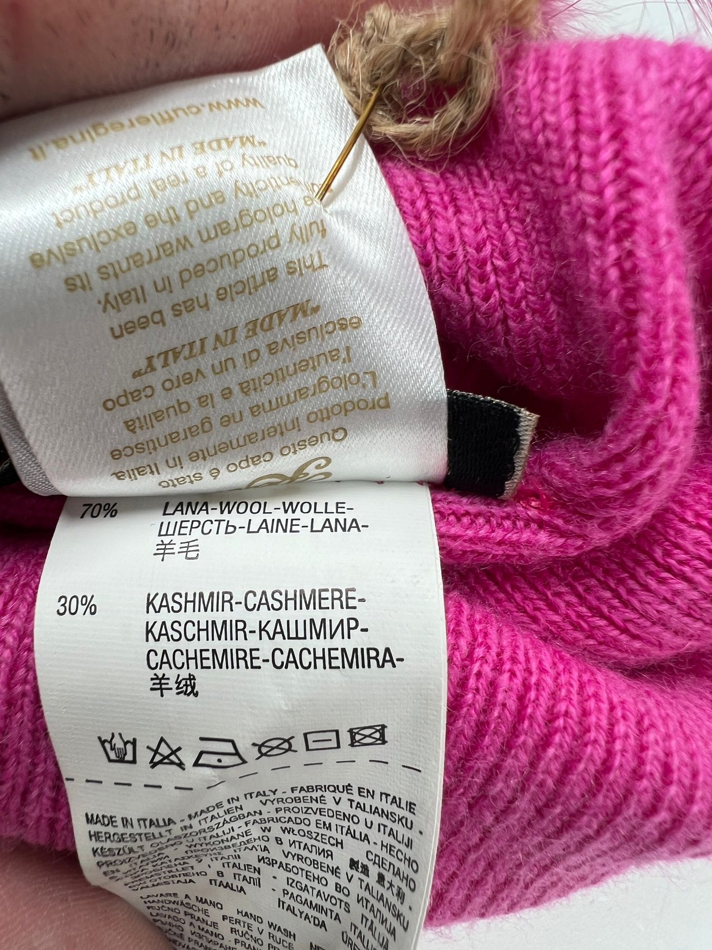 Mütze mit Fellbommel und Strass