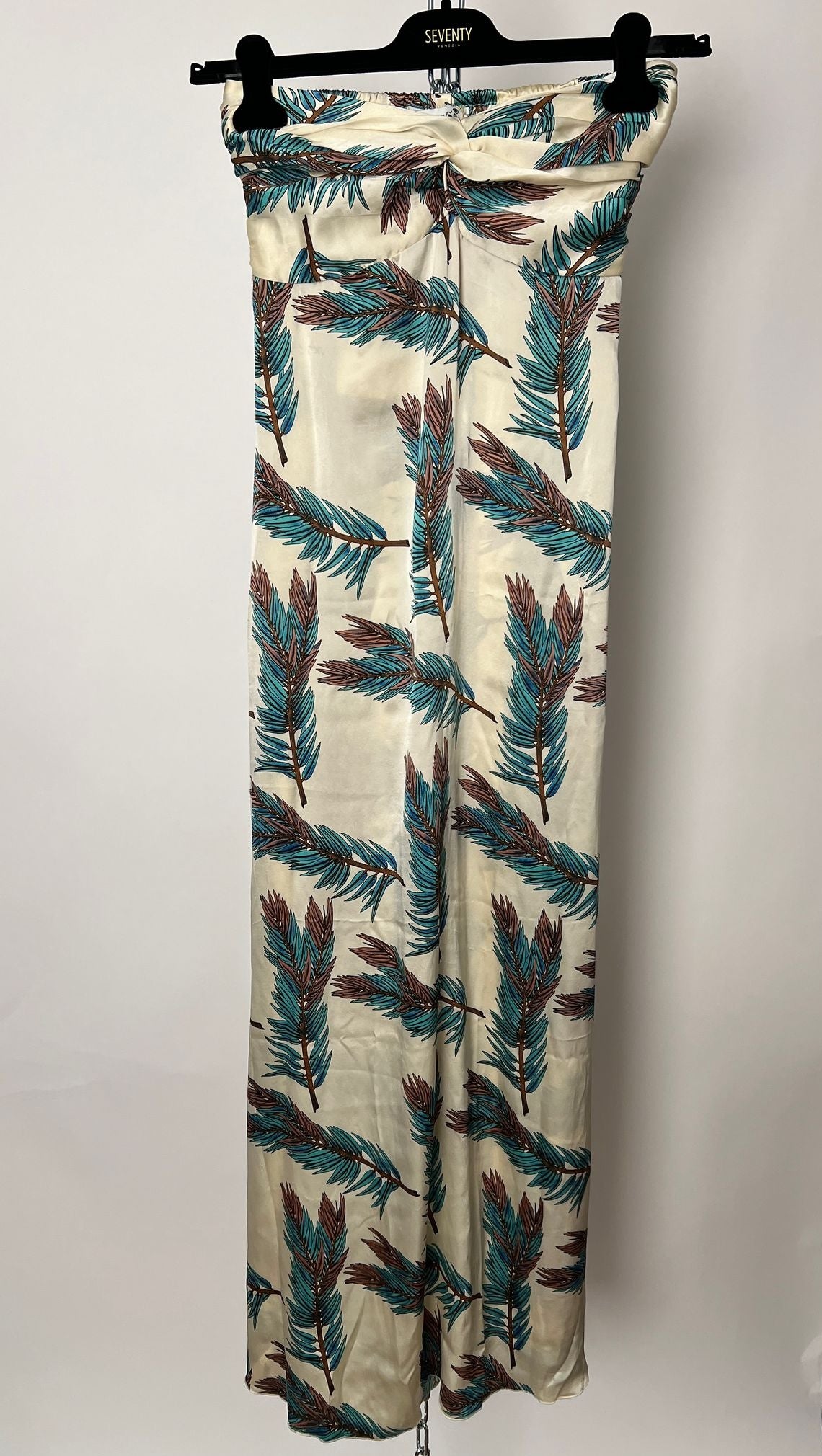 Bandeau-Kleid mit Pfauenfedern