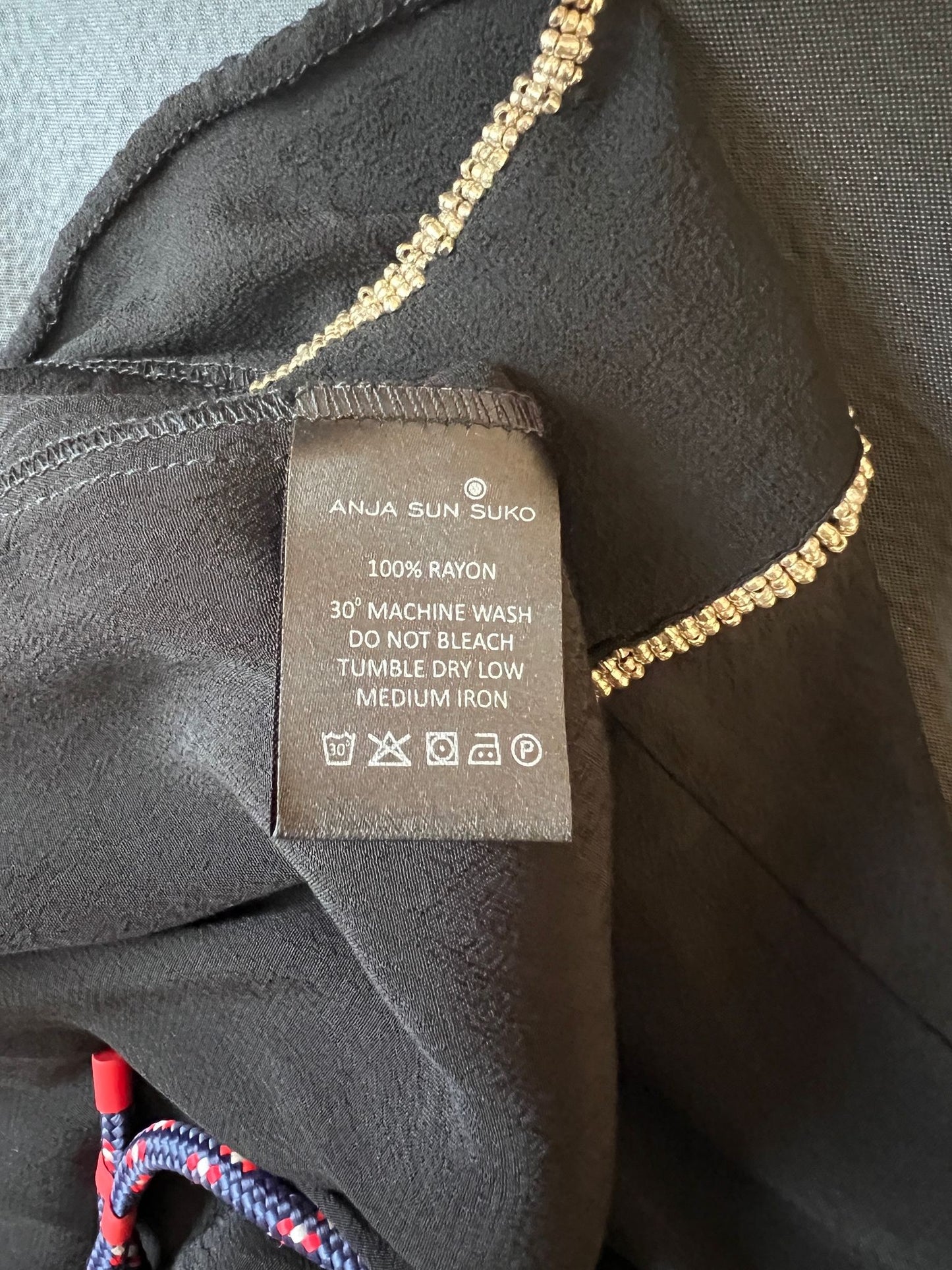 Neckholder-Kleid mit Paillettenkragen