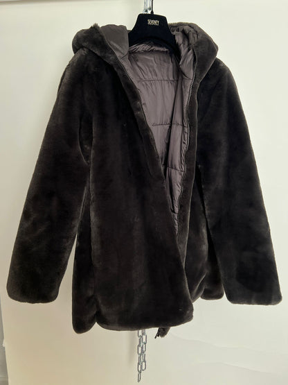 Daunenjacke reversible mit Kapuze