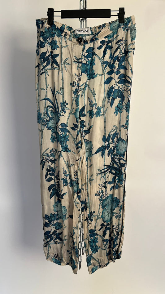 Hose mit Blumen