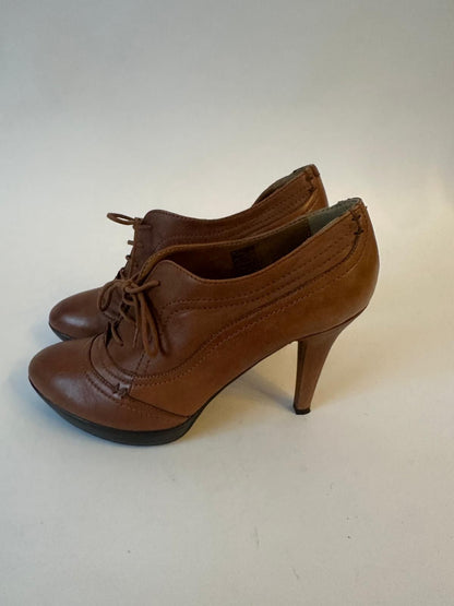 Schnür-Pumps