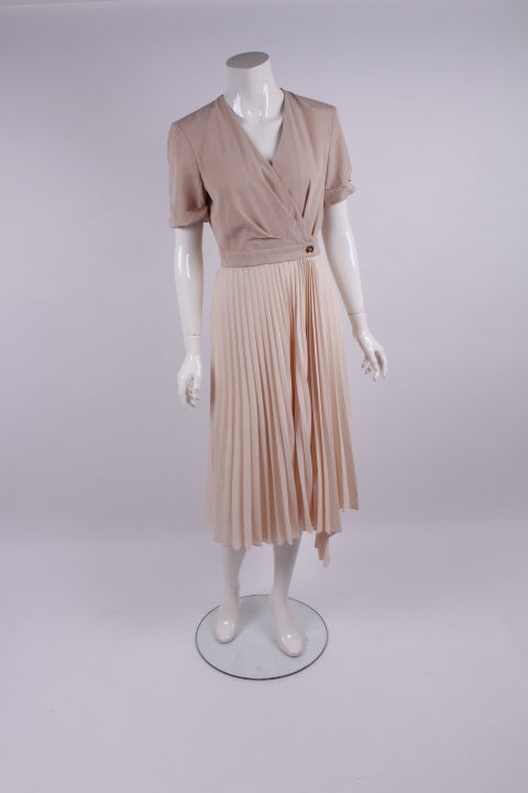Kleid mittellang, kurze Ärmel