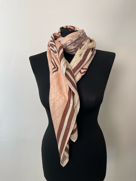 Schal / Foulard mit Löwenkopf