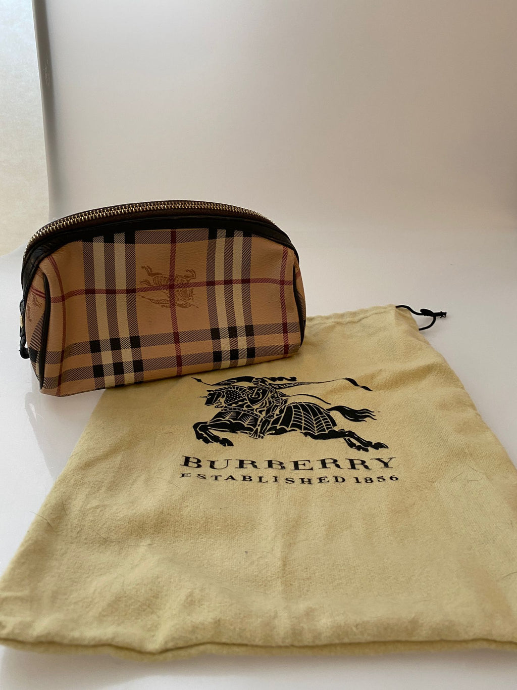 Necessaire