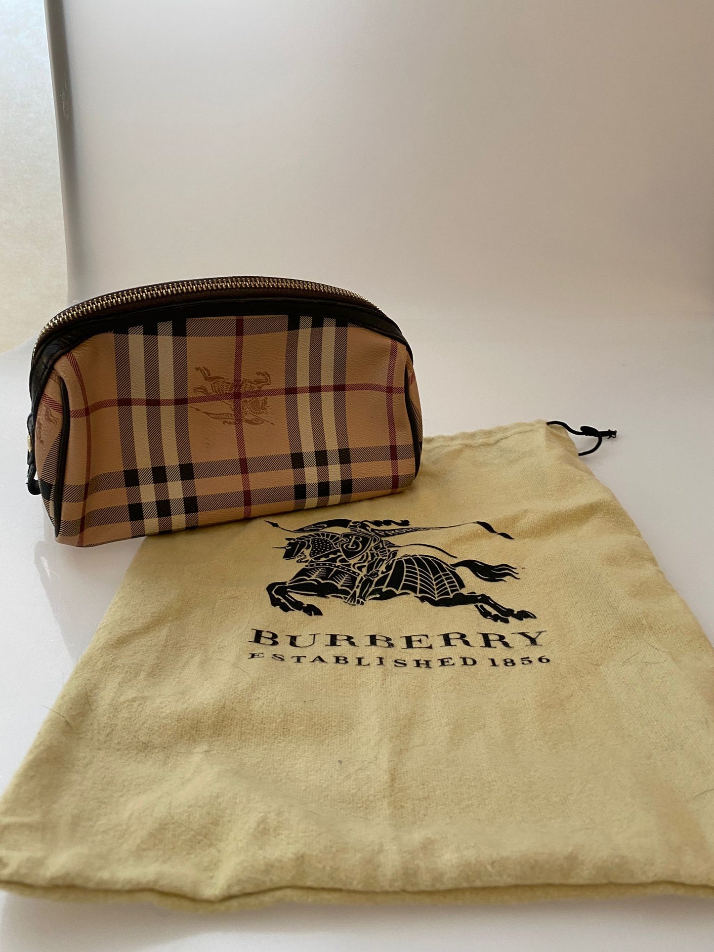 Necessaire