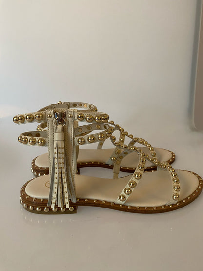 Sandalen mit Nieten