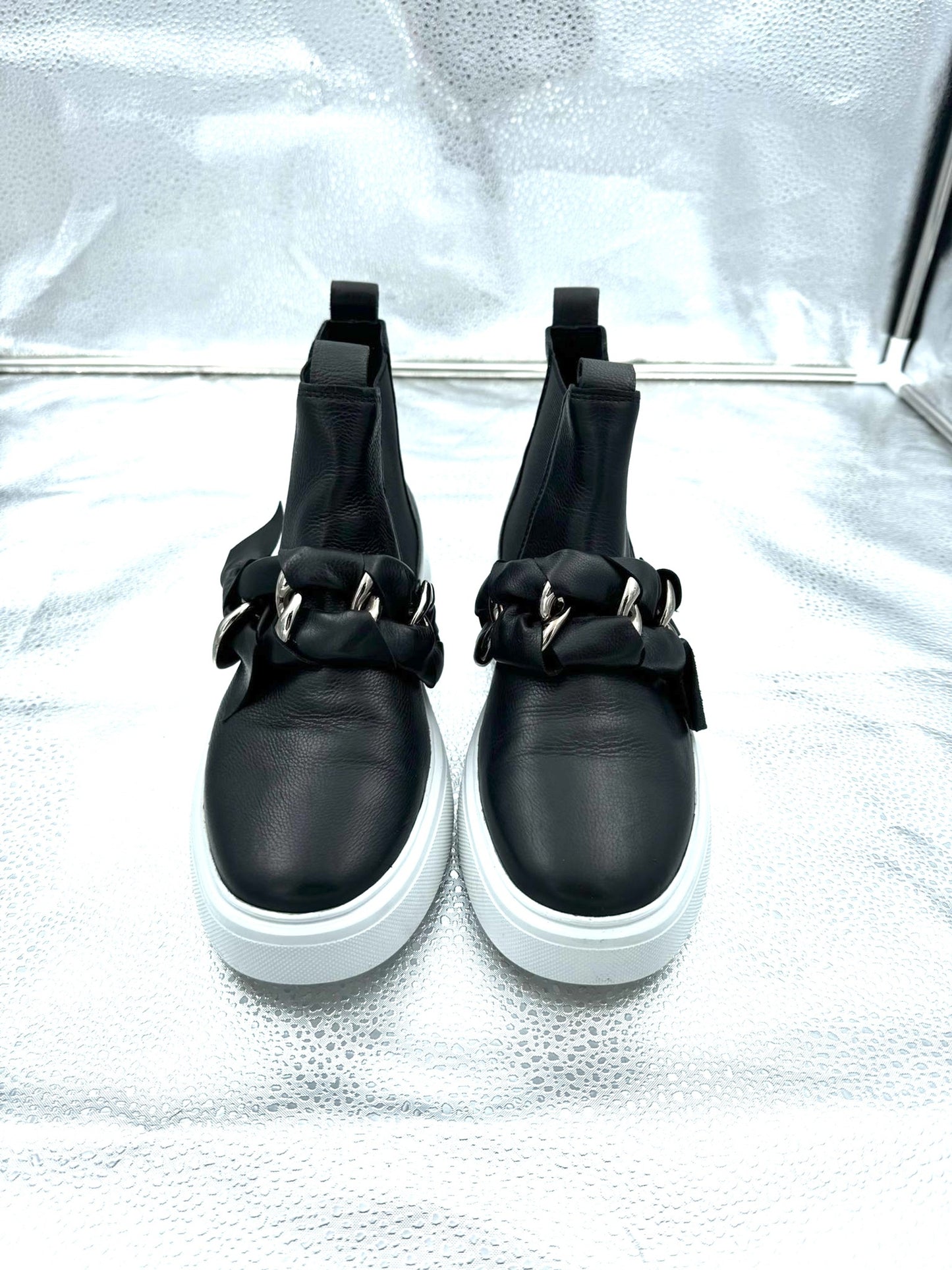 Stiefeletten / Sneakers