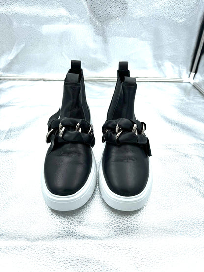 Stiefeletten / Sneakers