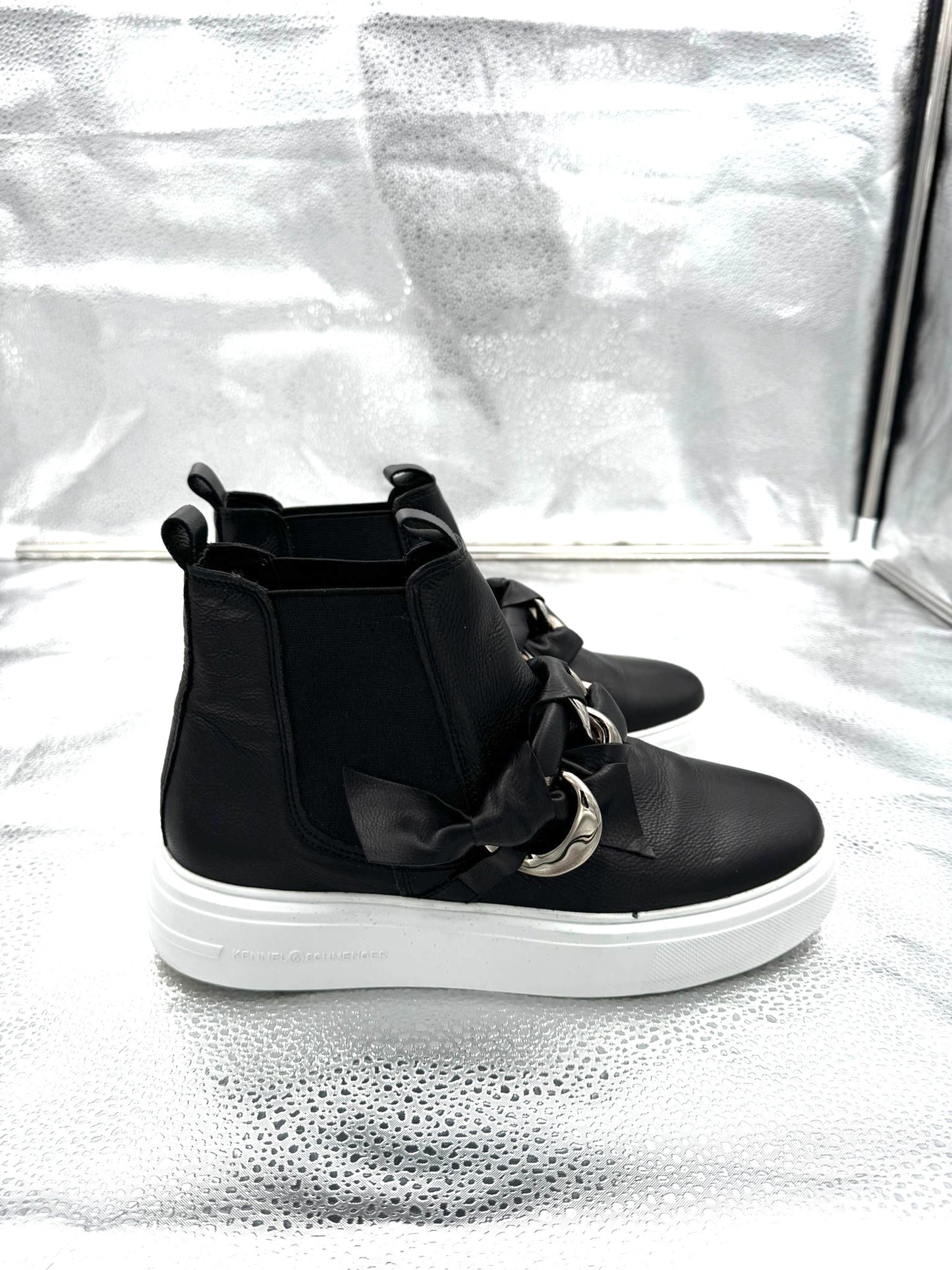 Stiefeletten / Sneakers