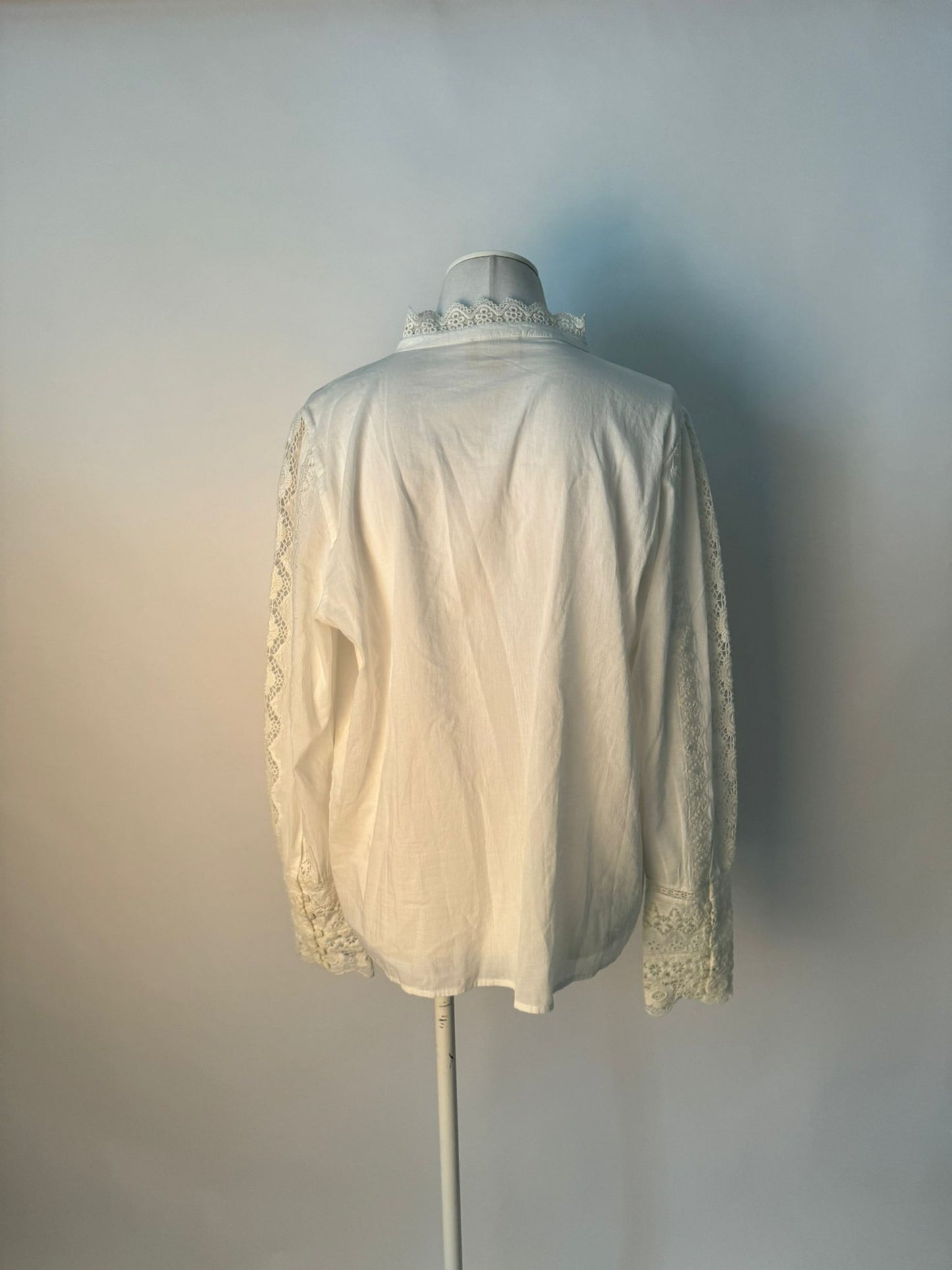 Bluse mit Spitzen