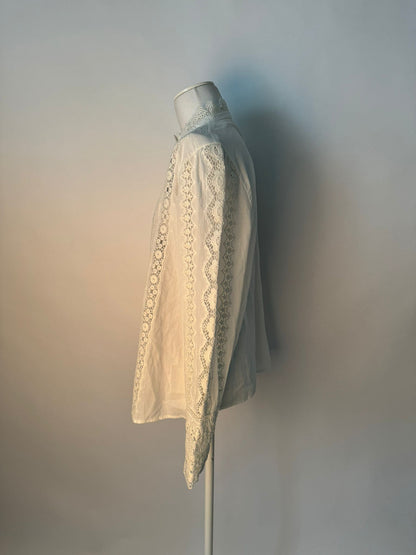 Bluse mit Spitzen