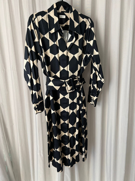 Kleid mit Gürtel