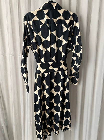 Kleid mit Gürtel