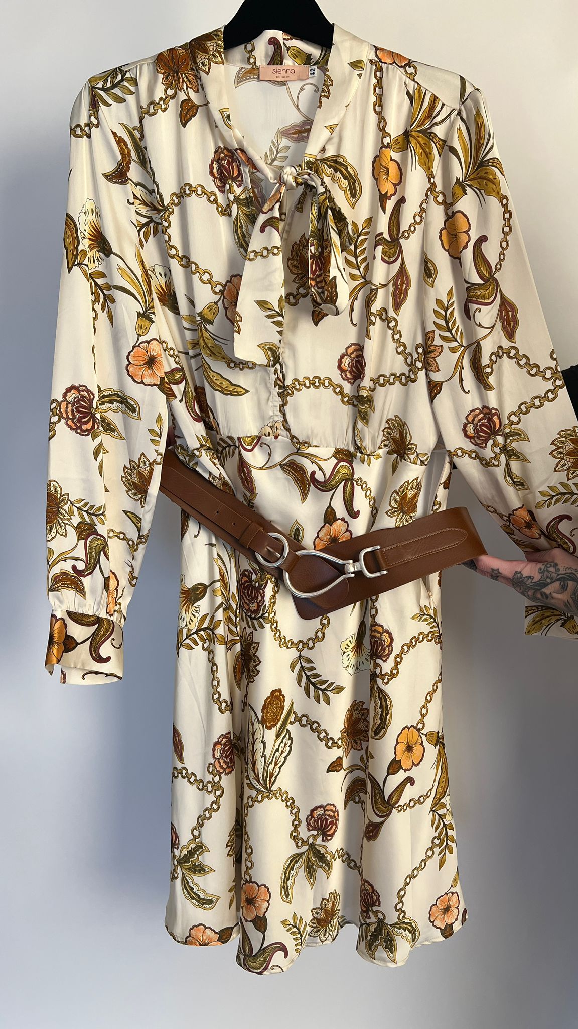 Kleid mit Gürtel
