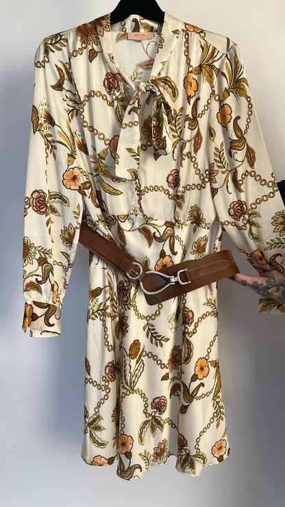Kleid mit Gürtel