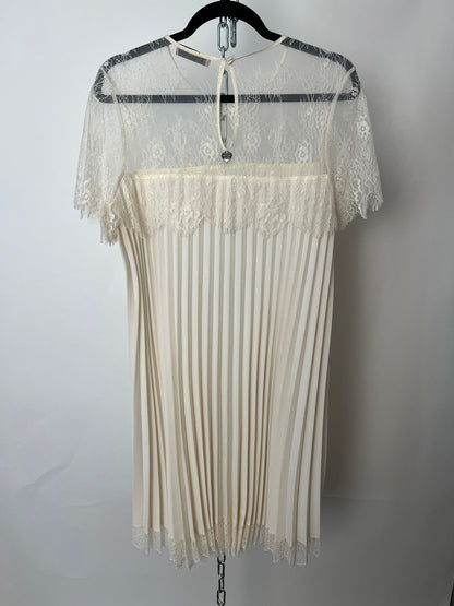 Kleid mit Spitze