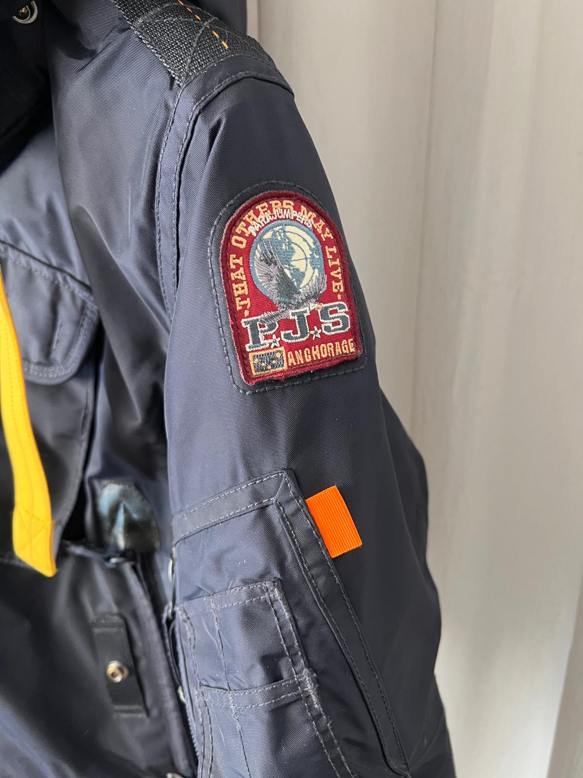 Daunenjacke mit Kapuze