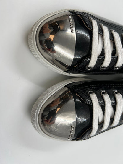 Sneakers Lack mit silbriger Spitze