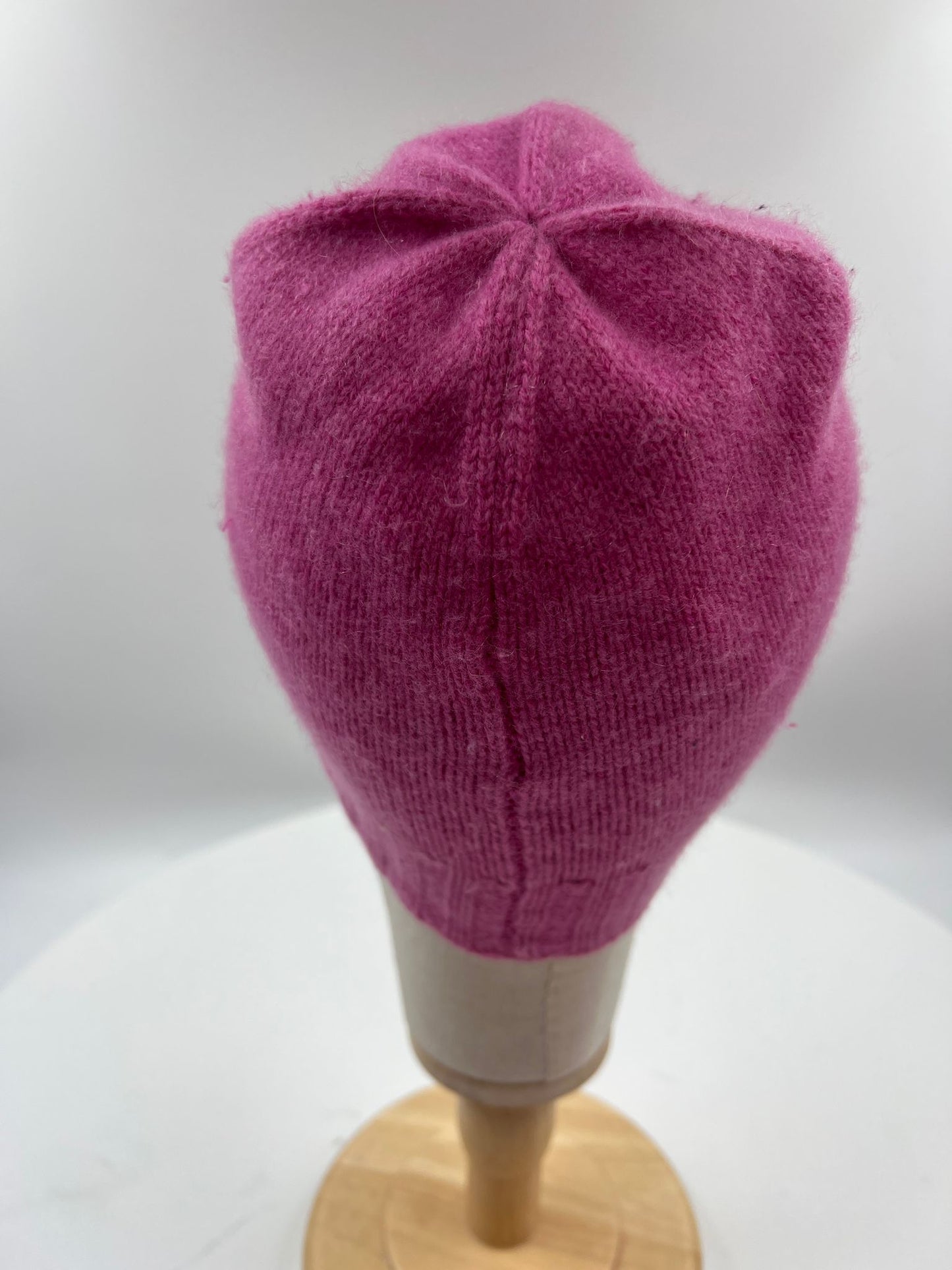 Mütze mit dunklem Strass