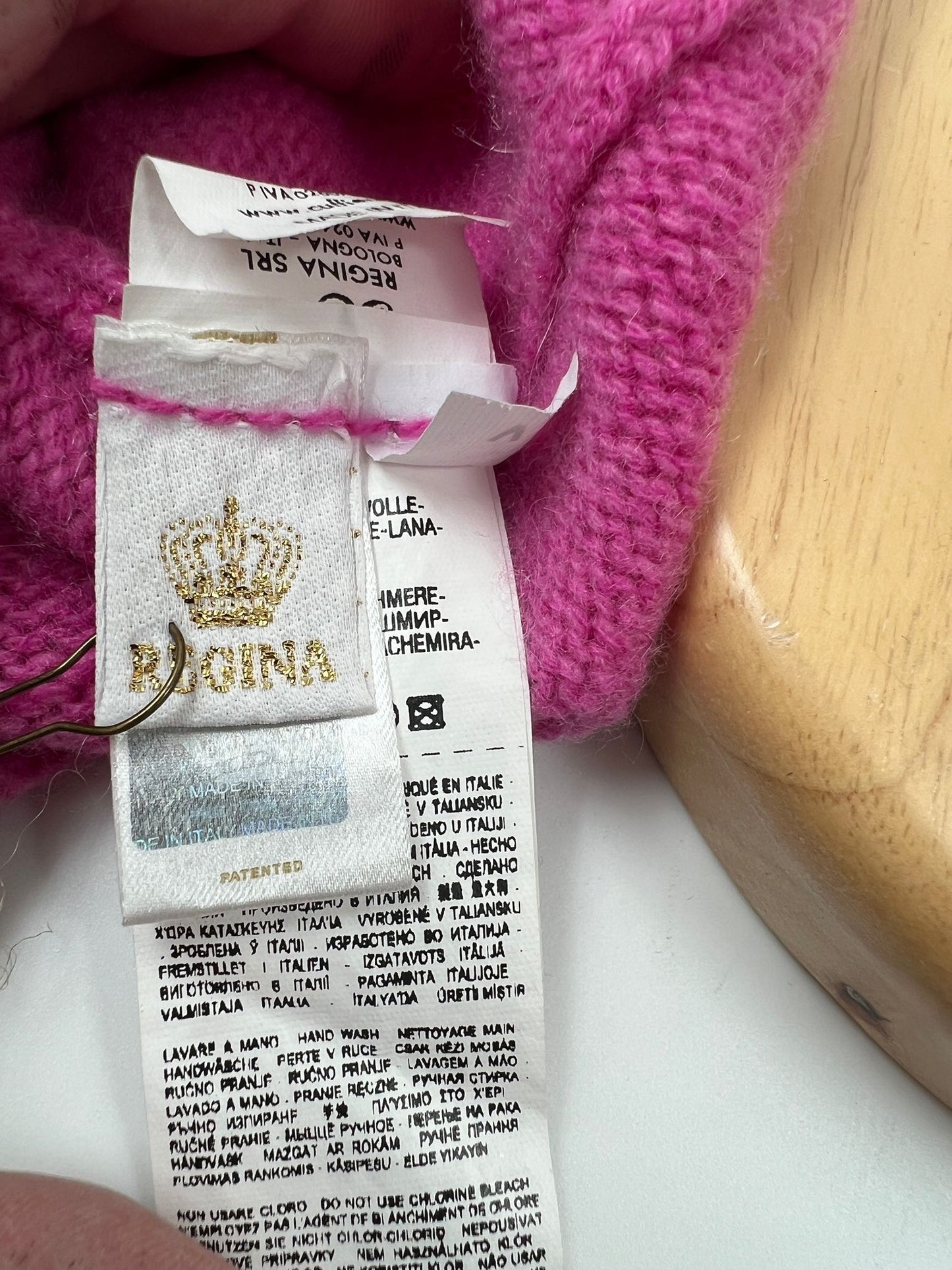 Mütze mit dunklem Strass