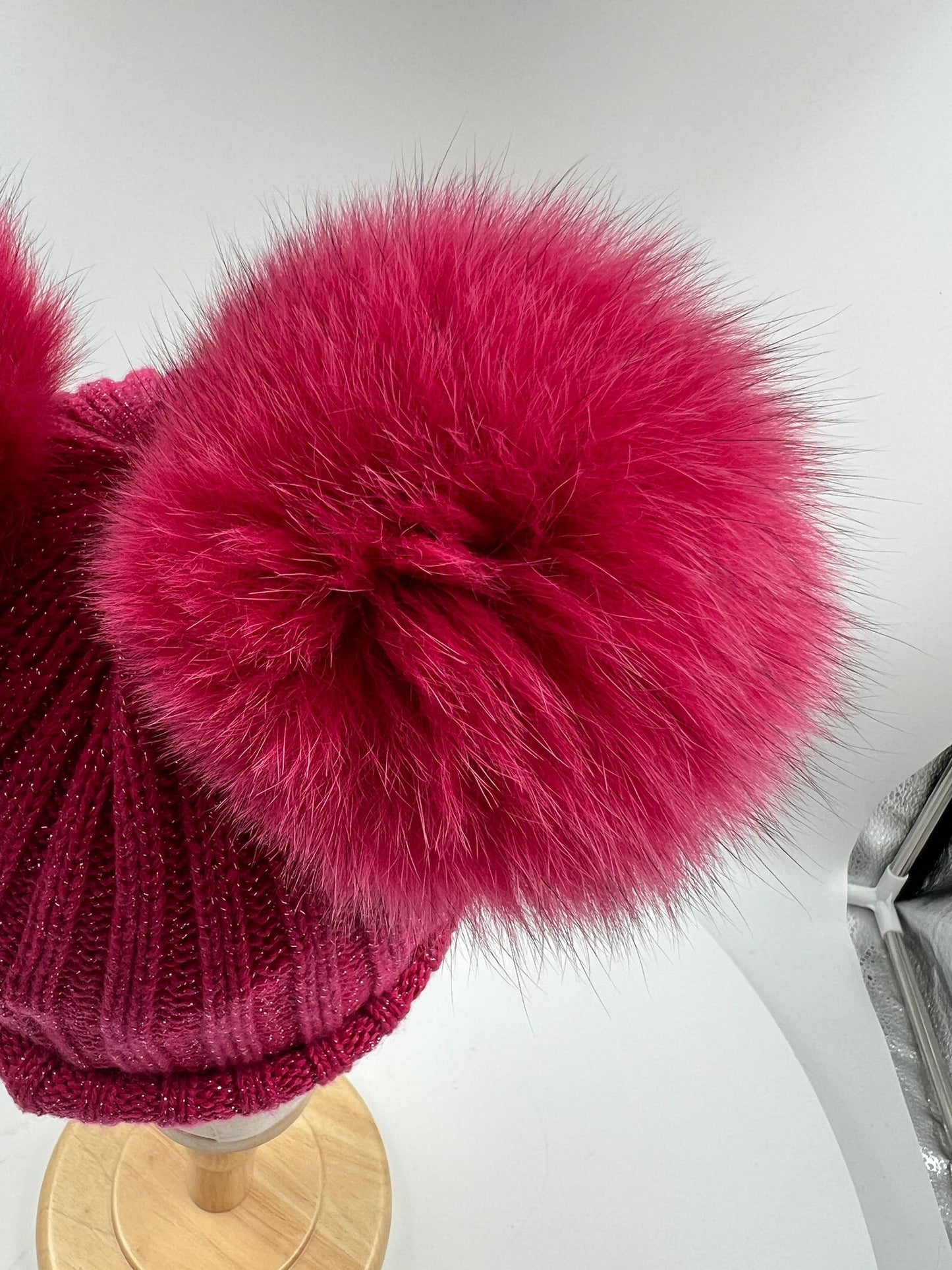 Mütze mit 2 Fellbommeln