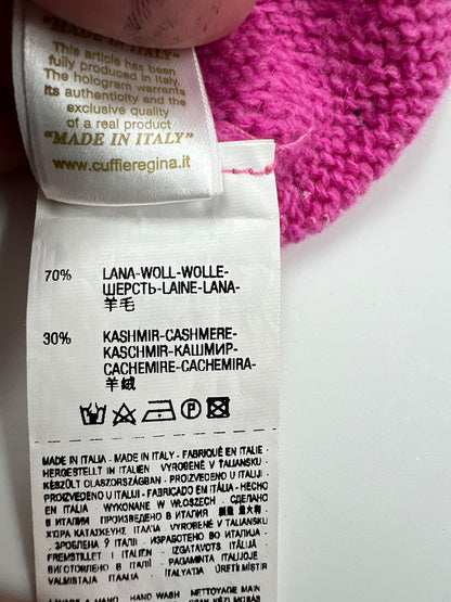 Mütze mit hellem Strass