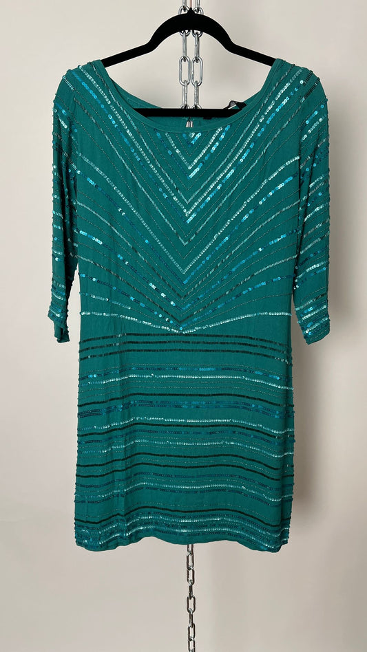 Pailletten-Kleid mit Knöpfen hinten